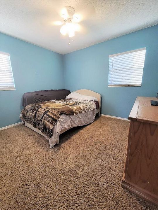 For Rent: $1,900 (3 beds, 1 baths, 1121 Square Feet)