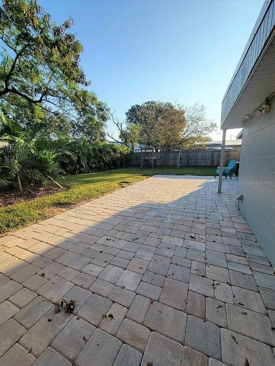 For Rent: $1,900 (3 beds, 1 baths, 1121 Square Feet)