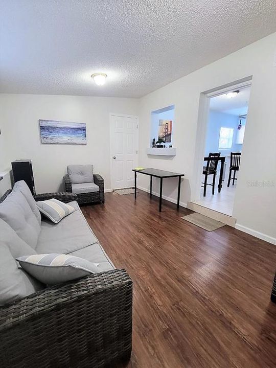 For Rent: $1,900 (3 beds, 1 baths, 1121 Square Feet)