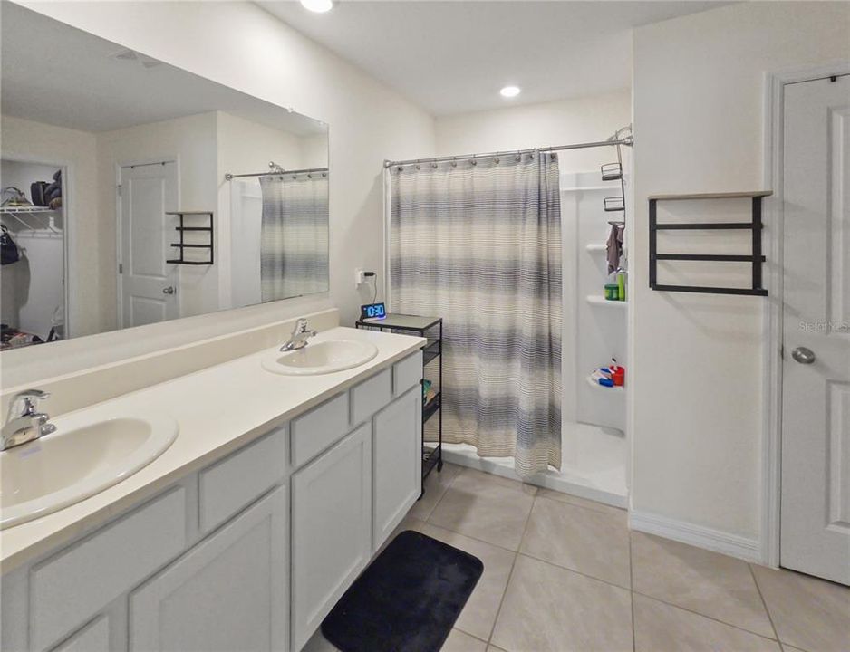 En Renta: $2,200 (4 camas, 2 baños, 1827 Pies cuadrados)