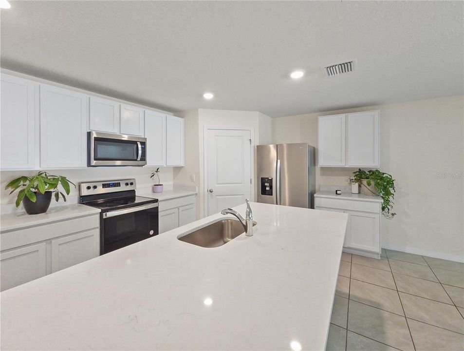 En Renta: $2,200 (4 camas, 2 baños, 1827 Pies cuadrados)