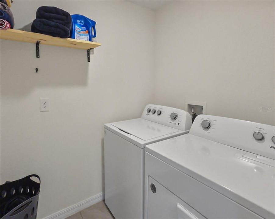 En Renta: $2,200 (4 camas, 2 baños, 1827 Pies cuadrados)