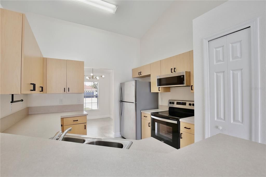 Active With Contract: $1,795 (3 beds, 2 baths, 1429 Square Feet)