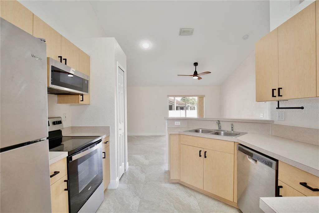 Active With Contract: $1,795 (3 beds, 2 baths, 1429 Square Feet)
