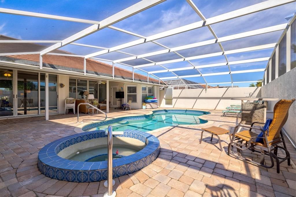 Active With Contract: $599,000 (3 beds, 2 baths, 2589 Square Feet)