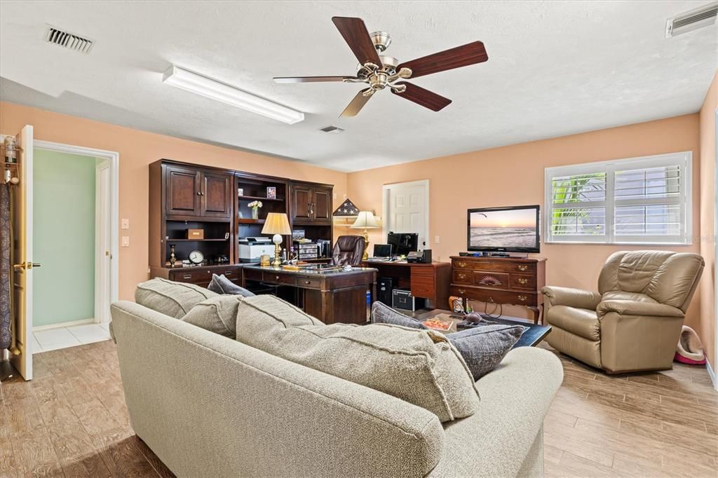 Active With Contract: $599,000 (3 beds, 2 baths, 2589 Square Feet)