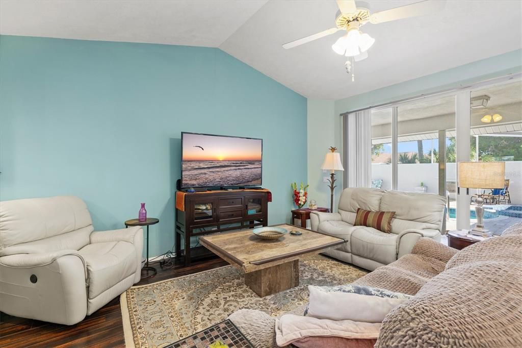 Active With Contract: $599,000 (3 beds, 2 baths, 2589 Square Feet)