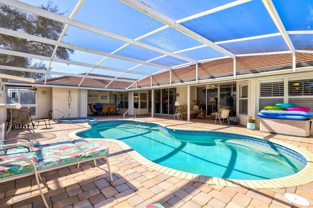 Active With Contract: $599,000 (3 beds, 2 baths, 2589 Square Feet)