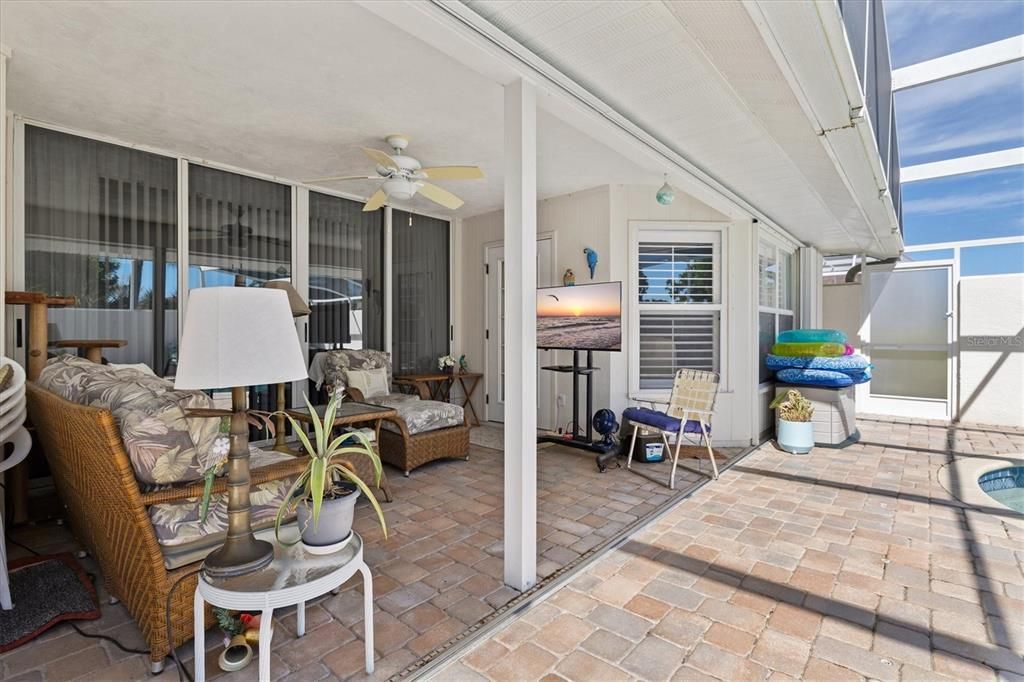 Active With Contract: $599,000 (3 beds, 2 baths, 2589 Square Feet)