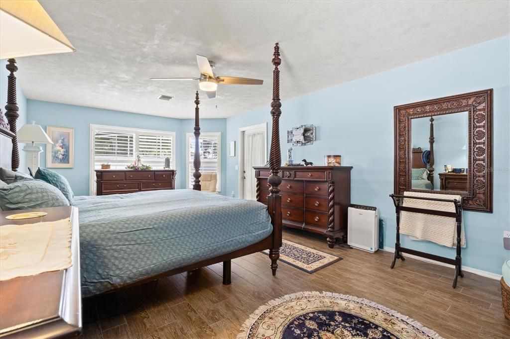 Active With Contract: $599,000 (3 beds, 2 baths, 2589 Square Feet)