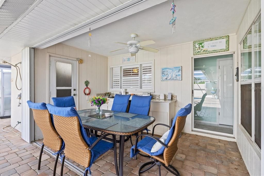 Active With Contract: $599,000 (3 beds, 2 baths, 2589 Square Feet)