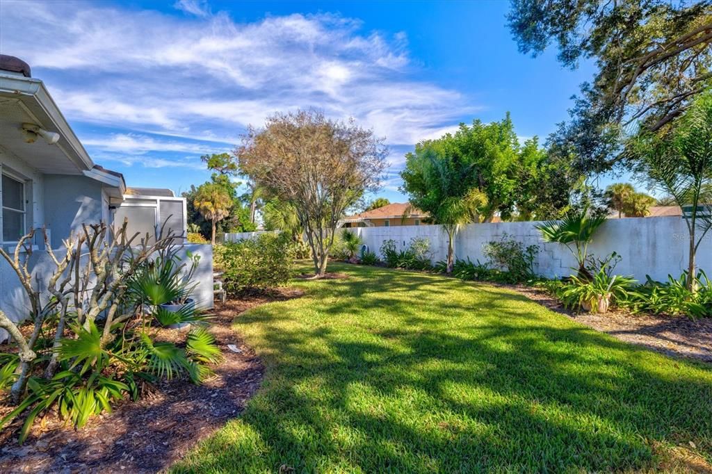 Active With Contract: $599,000 (3 beds, 2 baths, 2589 Square Feet)