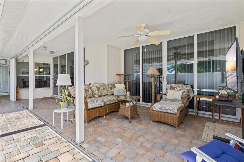 Active With Contract: $599,000 (3 beds, 2 baths, 2589 Square Feet)