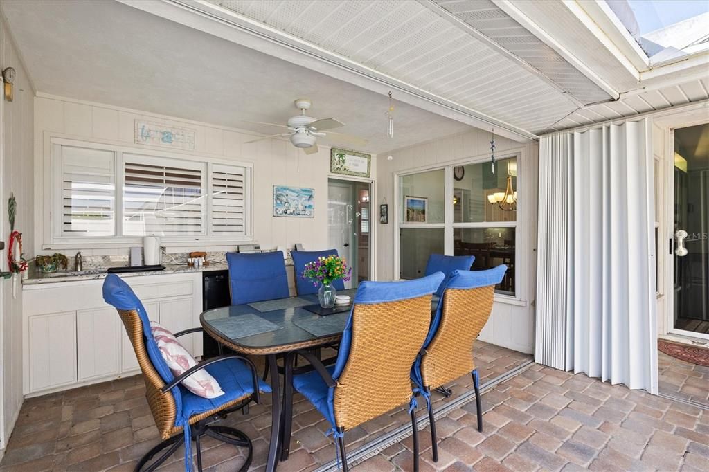 Active With Contract: $599,000 (3 beds, 2 baths, 2589 Square Feet)