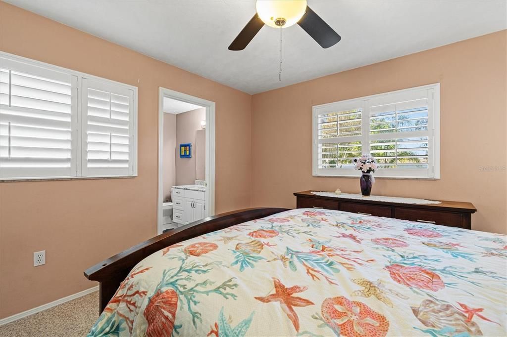 Active With Contract: $599,000 (3 beds, 2 baths, 2589 Square Feet)