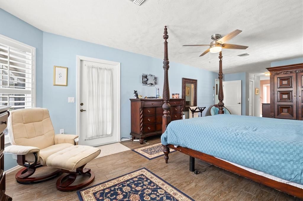 Active With Contract: $599,000 (3 beds, 2 baths, 2589 Square Feet)