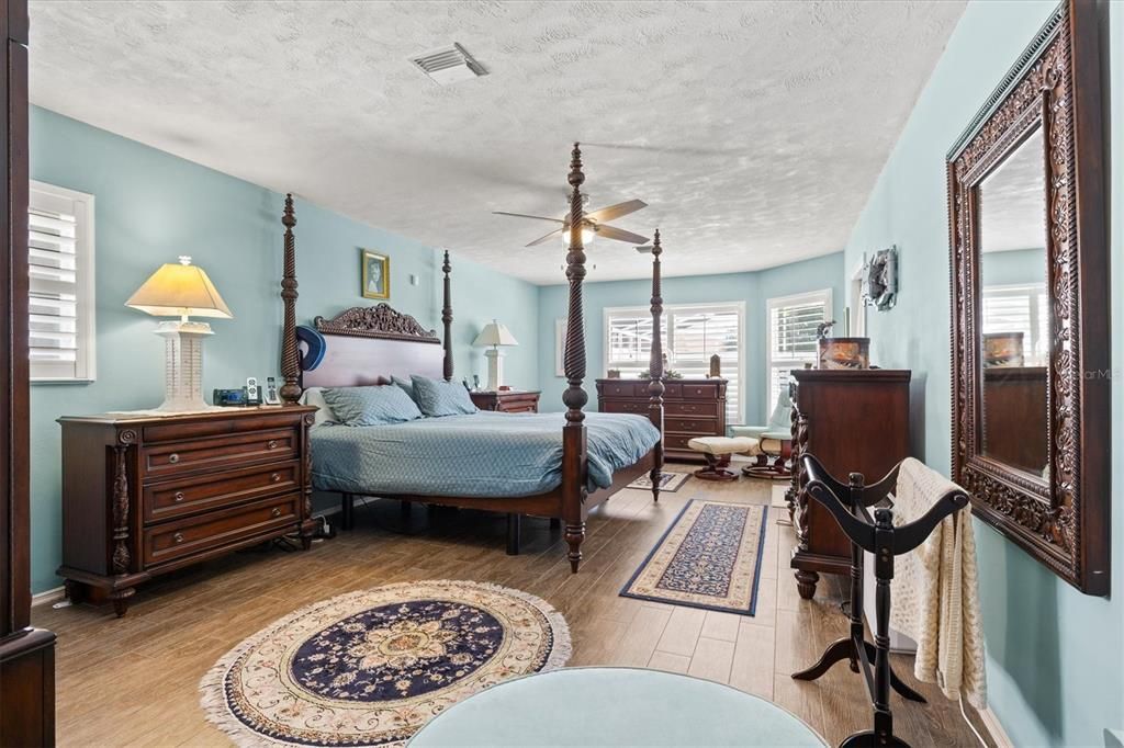 Active With Contract: $599,000 (3 beds, 2 baths, 2589 Square Feet)