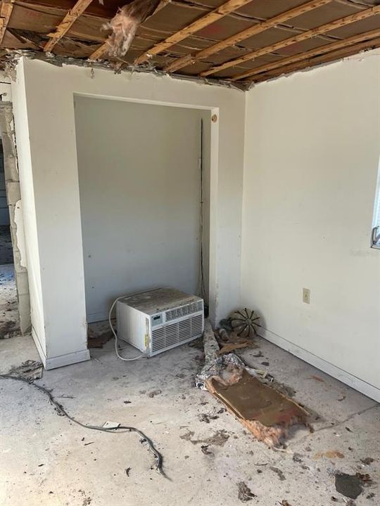 For Sale: $160,000 (3 beds, 1 baths, 1268 Square Feet)