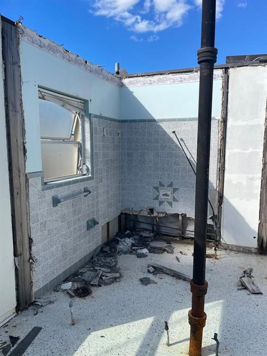 For Sale: $160,000 (3 beds, 1 baths, 1268 Square Feet)