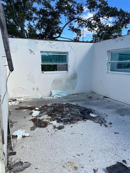 For Sale: $160,000 (3 beds, 1 baths, 1268 Square Feet)