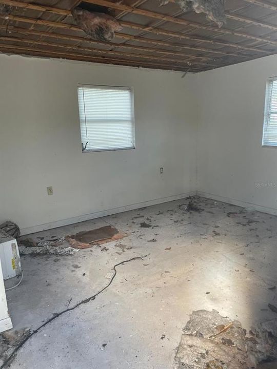 For Sale: $160,000 (3 beds, 1 baths, 1268 Square Feet)