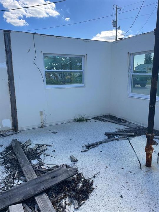 For Sale: $160,000 (3 beds, 1 baths, 1268 Square Feet)