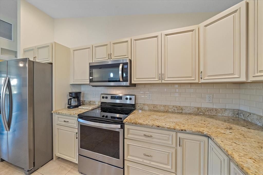 Active With Contract: $524,500 (3 beds, 2 baths, 1427 Square Feet)