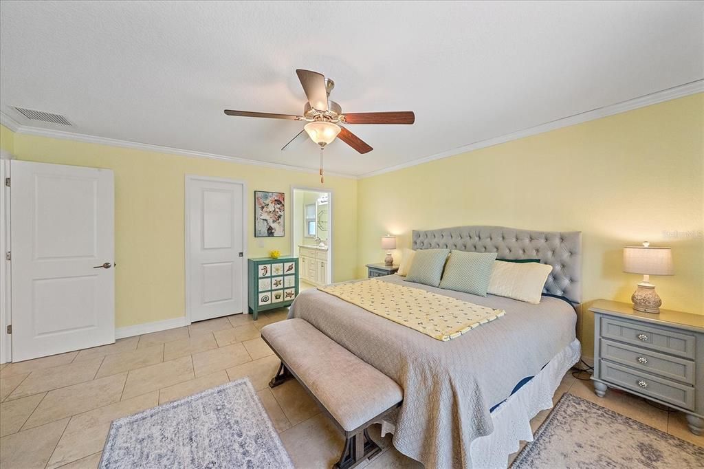 Active With Contract: $524,500 (3 beds, 2 baths, 1427 Square Feet)