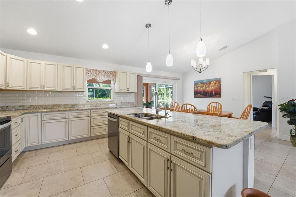 Active With Contract: $524,500 (3 beds, 2 baths, 1427 Square Feet)