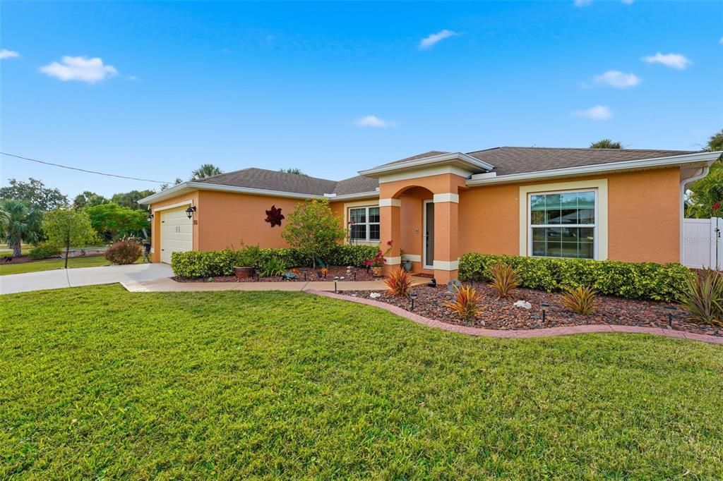 Active With Contract: $524,500 (3 beds, 2 baths, 1427 Square Feet)