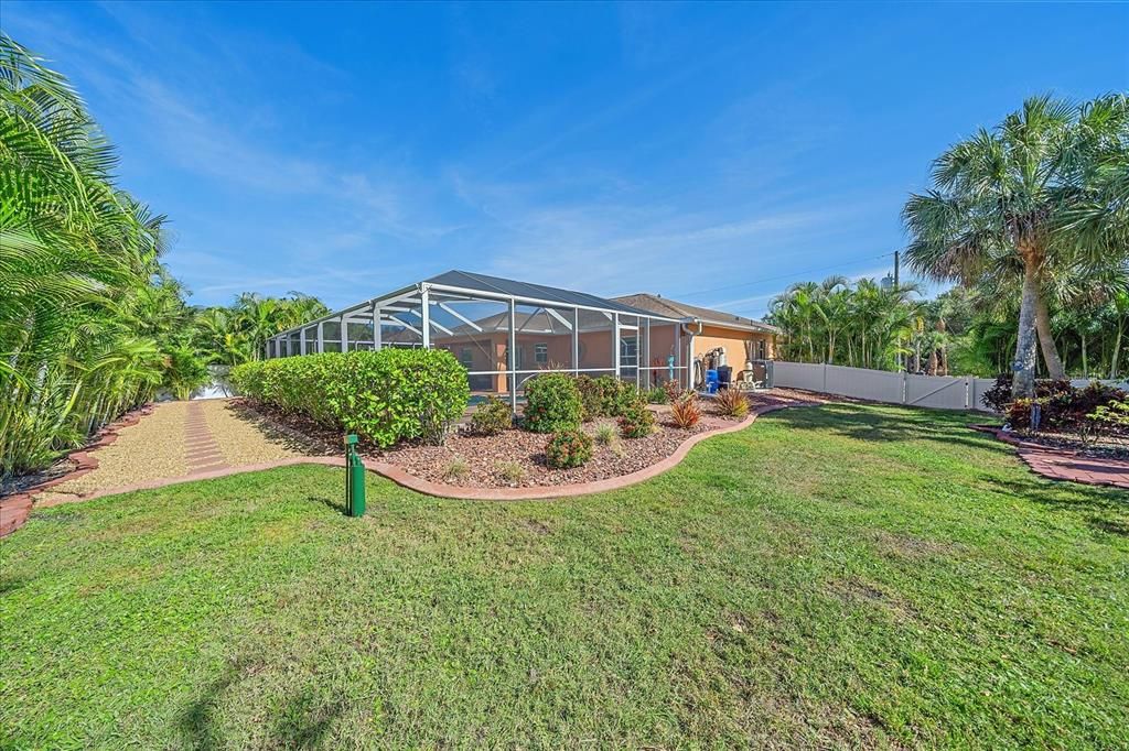 Active With Contract: $524,500 (3 beds, 2 baths, 1427 Square Feet)