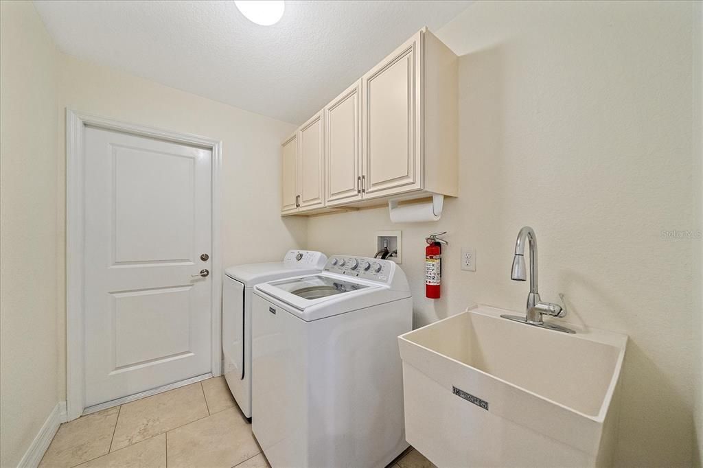 Active With Contract: $524,500 (3 beds, 2 baths, 1427 Square Feet)