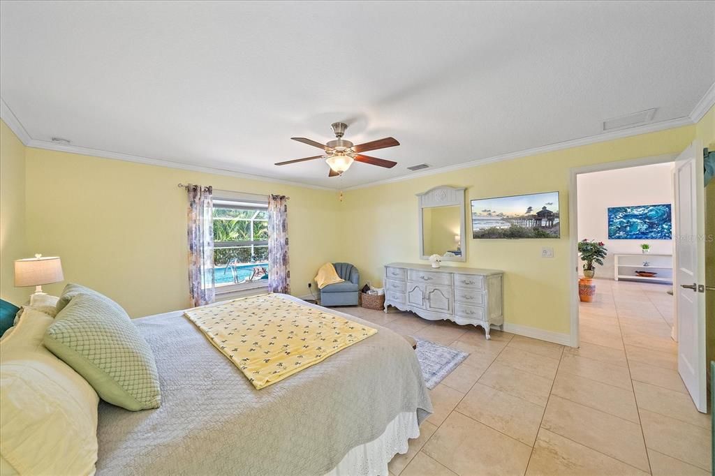 Active With Contract: $524,500 (3 beds, 2 baths, 1427 Square Feet)