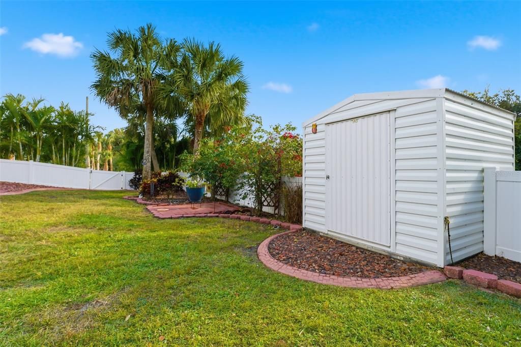 Active With Contract: $524,500 (3 beds, 2 baths, 1427 Square Feet)