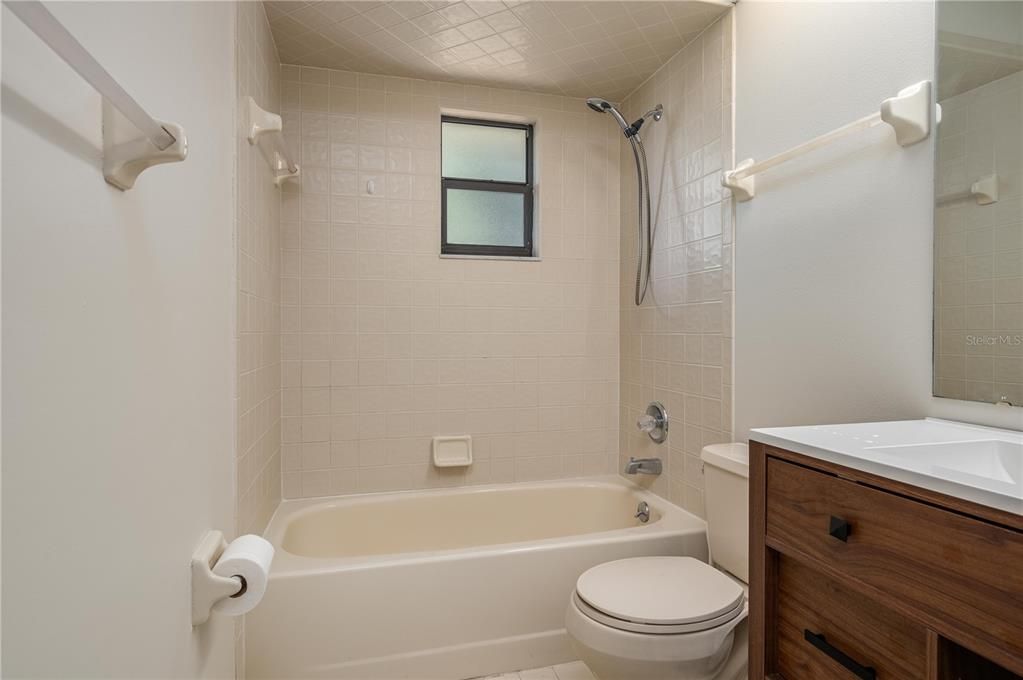 Activo con contrato: $364,999 (3 camas, 2 baños, 1530 Pies cuadrados)