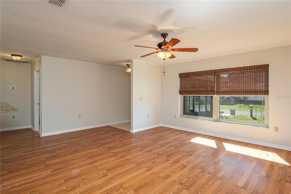 Activo con contrato: $364,999 (3 camas, 2 baños, 1530 Pies cuadrados)