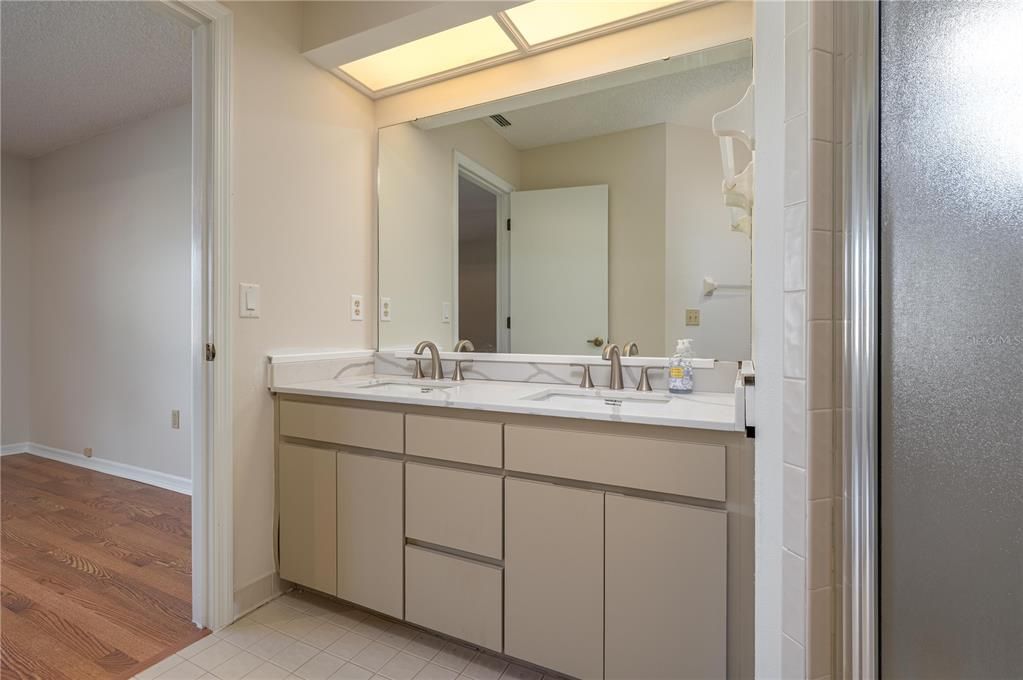 Activo con contrato: $364,999 (3 camas, 2 baños, 1530 Pies cuadrados)