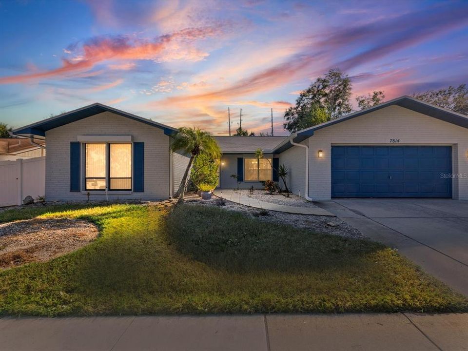 Active With Contract: $350,000 (3 beds, 2 baths, 1952 Square Feet)