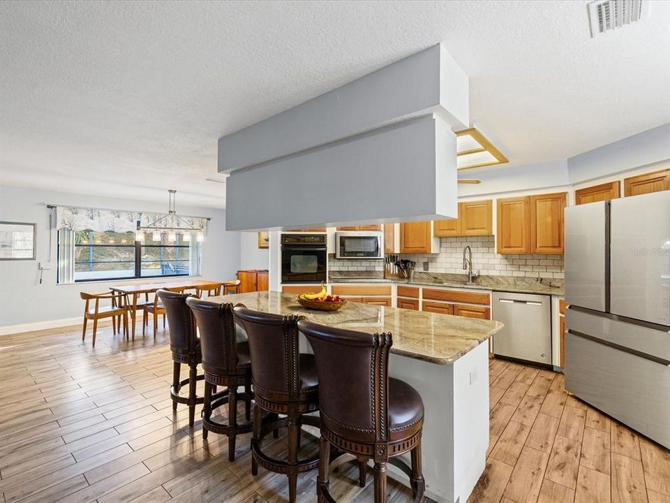 Active With Contract: $350,000 (3 beds, 2 baths, 1952 Square Feet)