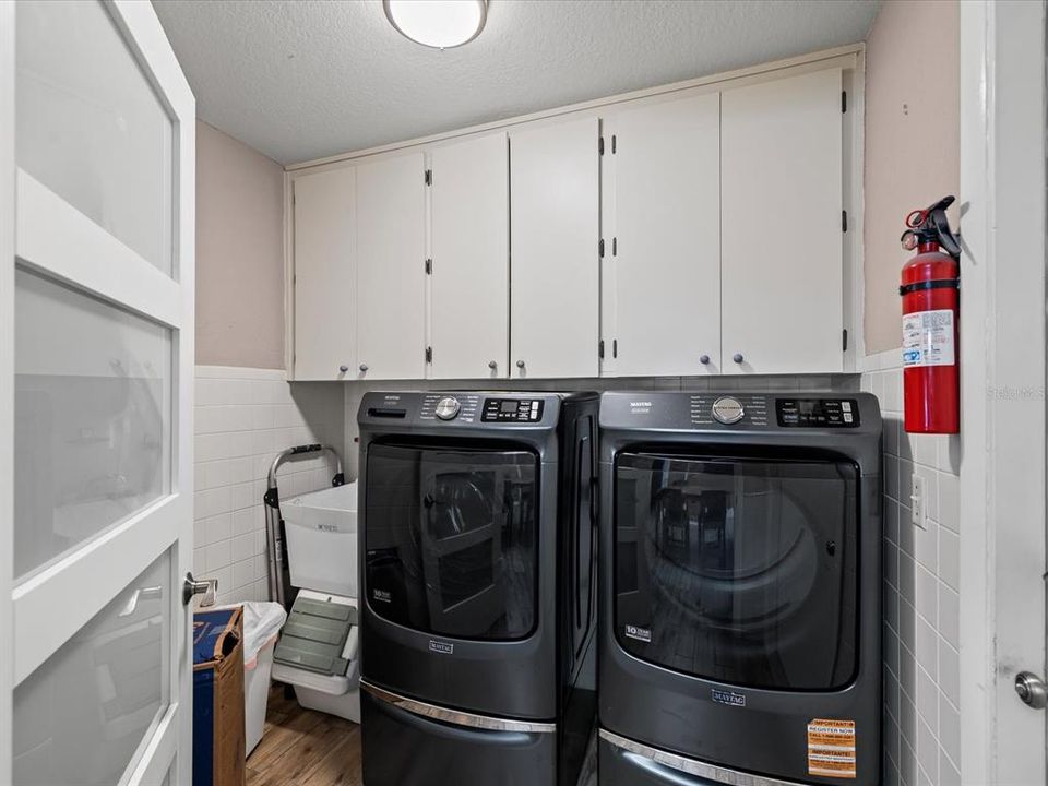 Active With Contract: $350,000 (3 beds, 2 baths, 1952 Square Feet)