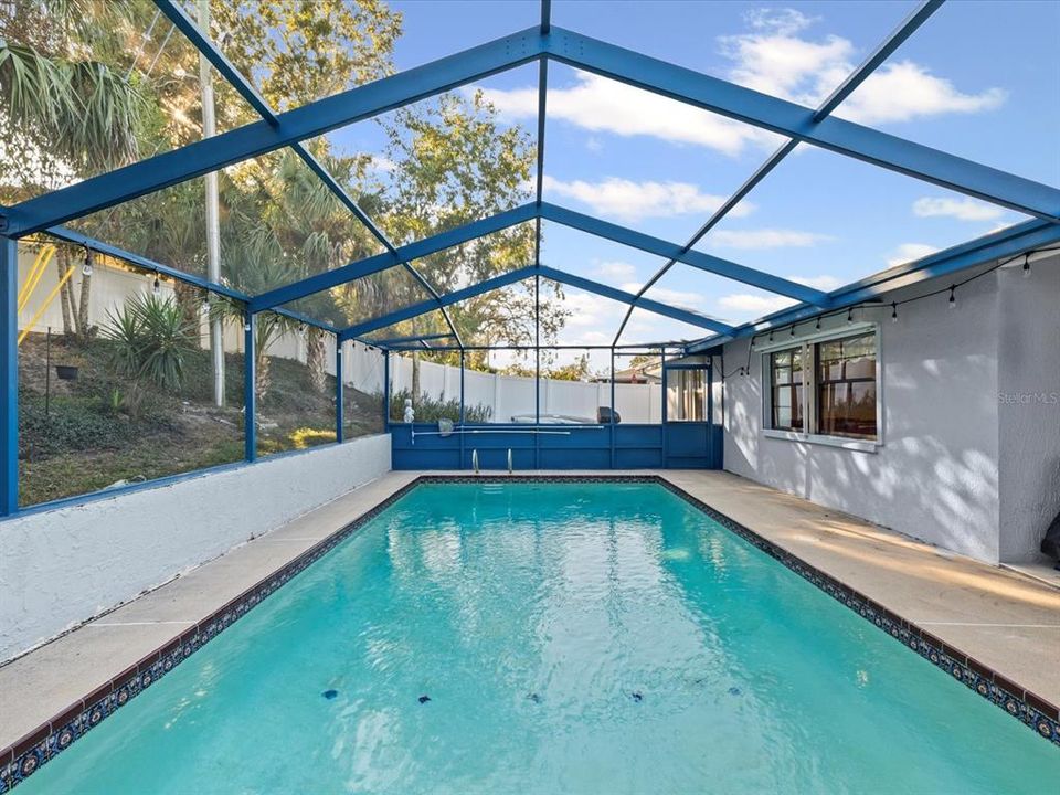 Active With Contract: $350,000 (3 beds, 2 baths, 1952 Square Feet)