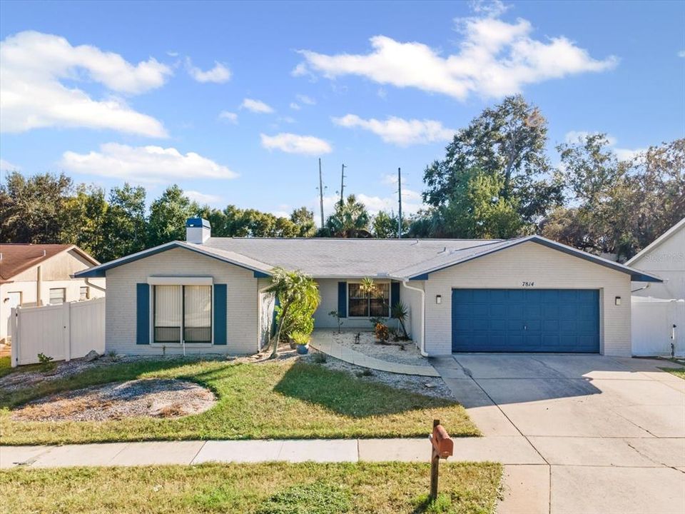 Active With Contract: $350,000 (3 beds, 2 baths, 1952 Square Feet)