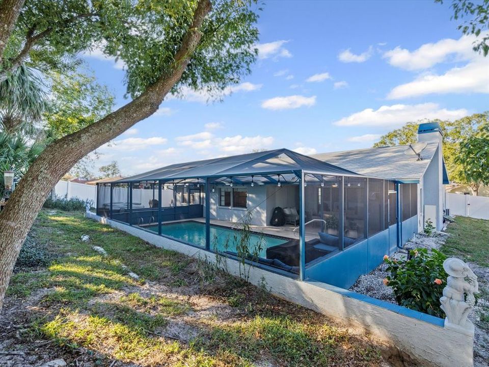 Active With Contract: $350,000 (3 beds, 2 baths, 1952 Square Feet)