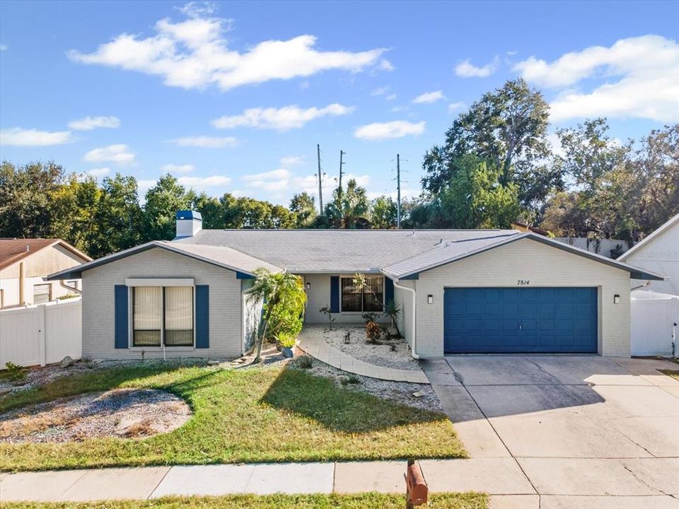 Active With Contract: $350,000 (3 beds, 2 baths, 1952 Square Feet)