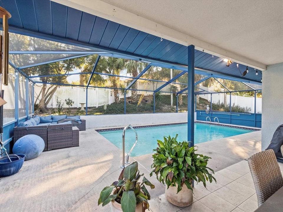 Active With Contract: $350,000 (3 beds, 2 baths, 1952 Square Feet)