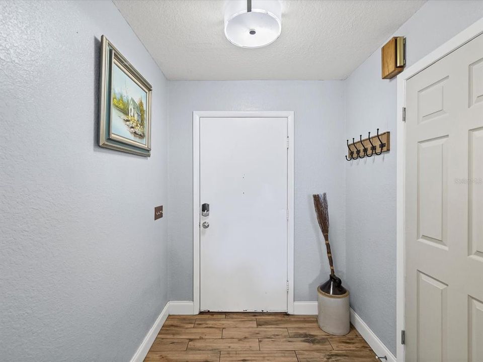 Active With Contract: $350,000 (3 beds, 2 baths, 1952 Square Feet)