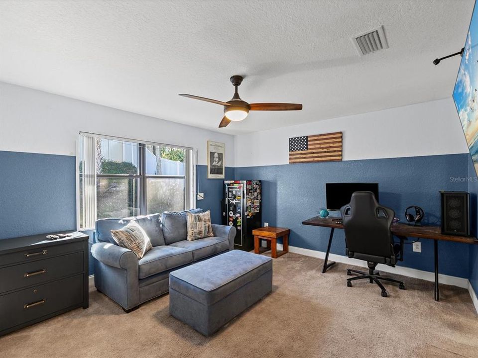 Active With Contract: $350,000 (3 beds, 2 baths, 1952 Square Feet)