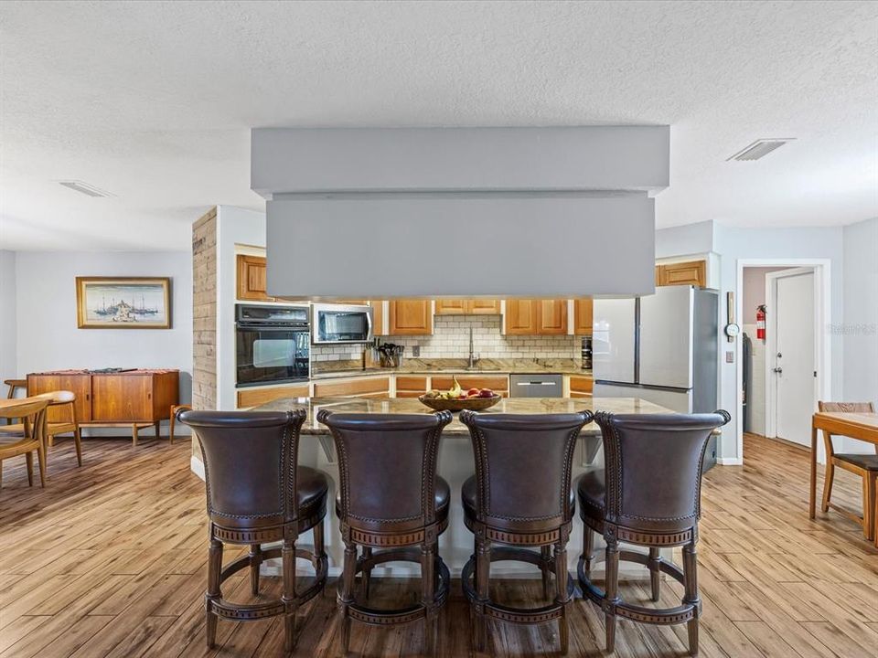 Active With Contract: $350,000 (3 beds, 2 baths, 1952 Square Feet)