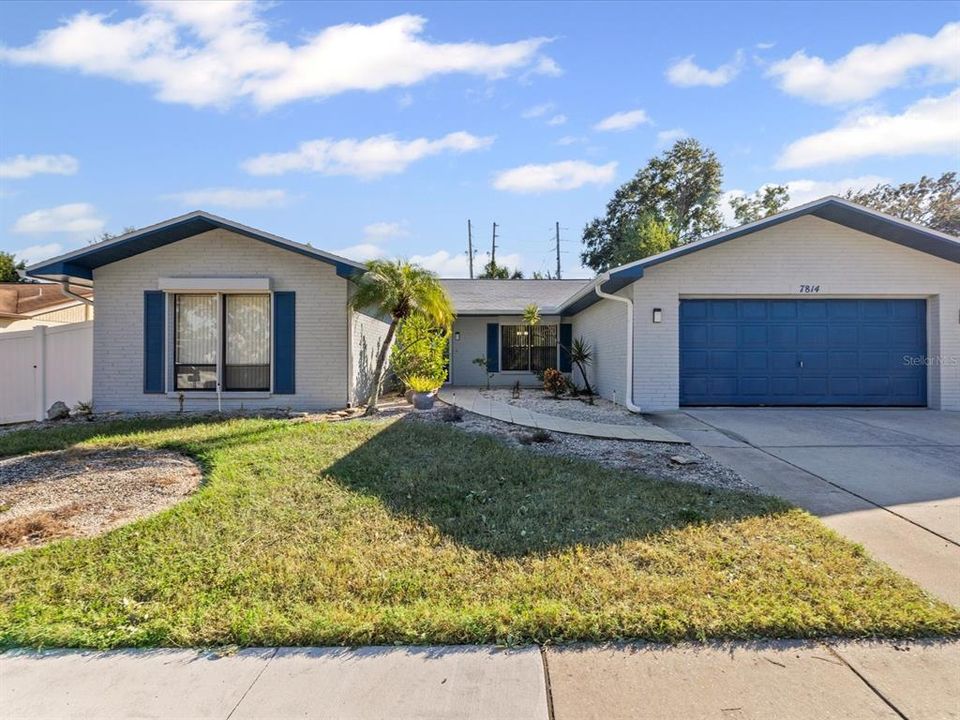 Active With Contract: $350,000 (3 beds, 2 baths, 1952 Square Feet)