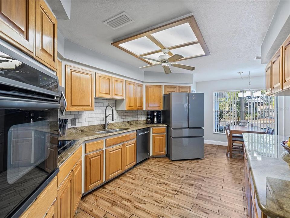 Active With Contract: $350,000 (3 beds, 2 baths, 1952 Square Feet)